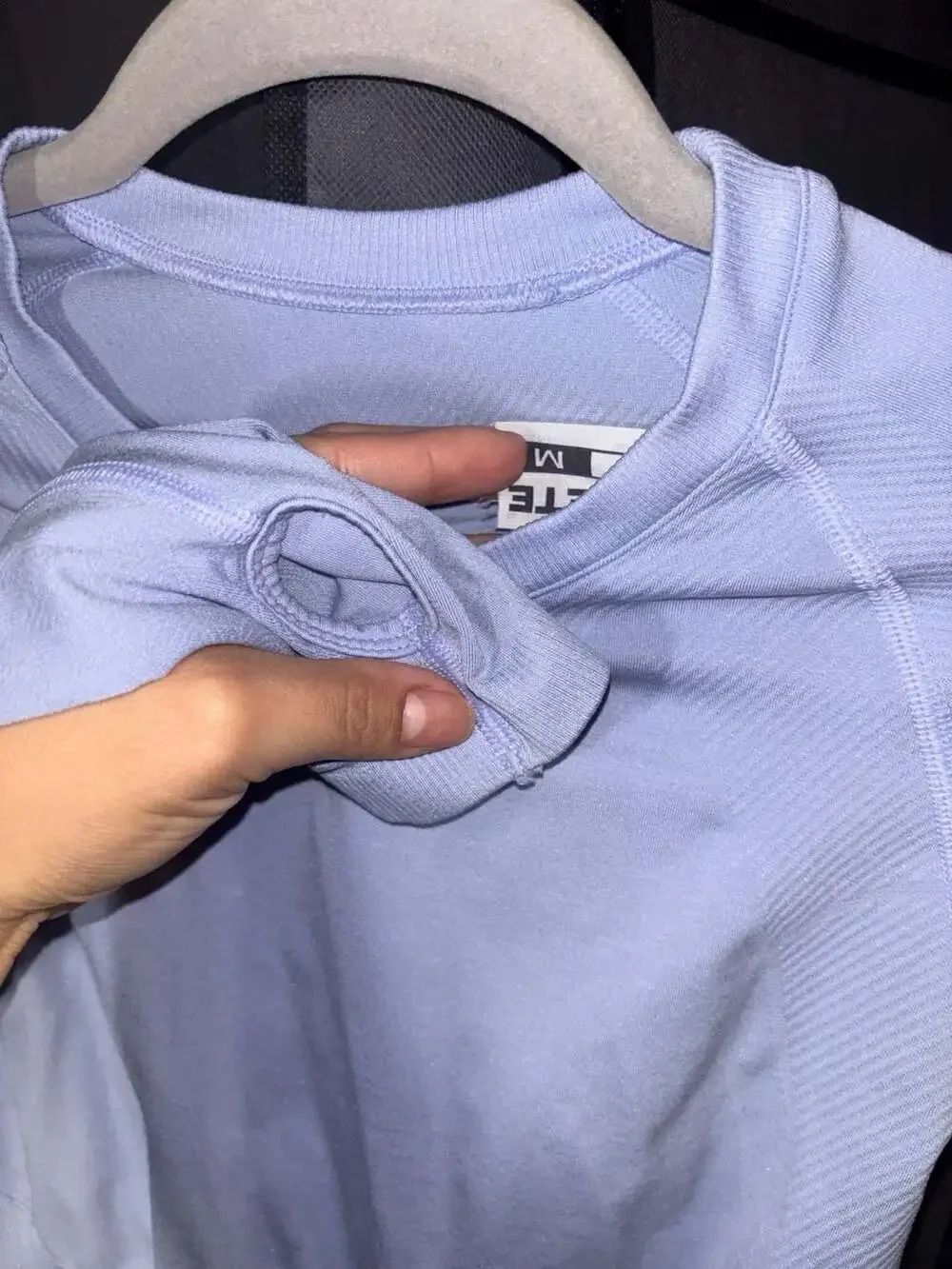 Alphalete Women's Seamless Long-Sleeve Crop Top with Thumbholes - Picture 3 of 3